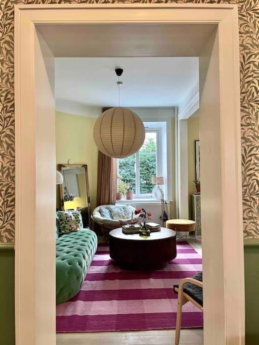 Lugn Design Laegenhet, I Heta Sofo, Soedermalm